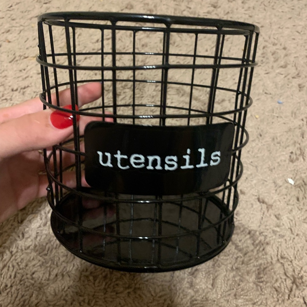 Kitchen utensil holder